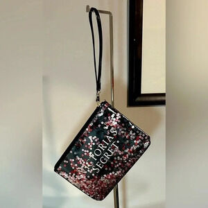 New VICTORIA’S SECRET Wristlet